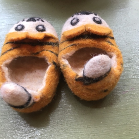 COPY - Felt tiger slippers - Picture 3 of 5